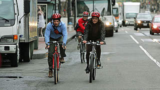 Öfter mal das Auto stehen lassen und das Rad nutzen fördert die Gesundheit! © 2006 Getty Images