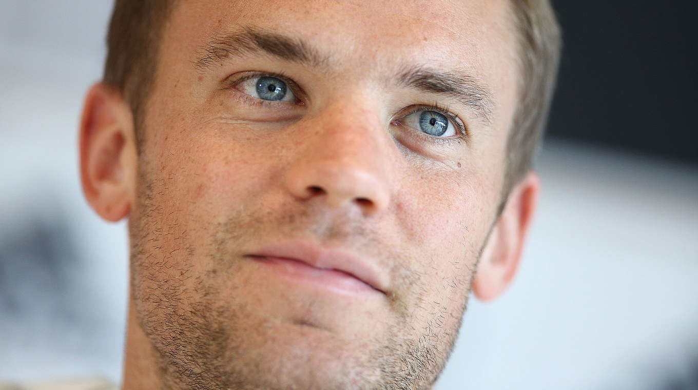 Captain Neuer: "You have to behave responsibly both on and off the pitch" © GES/Lukas Schulze