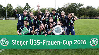 Siegerteam: Die Frauen des Niendorfer TSV bejubeln ihren Meistertitel © 2016 Getty Images