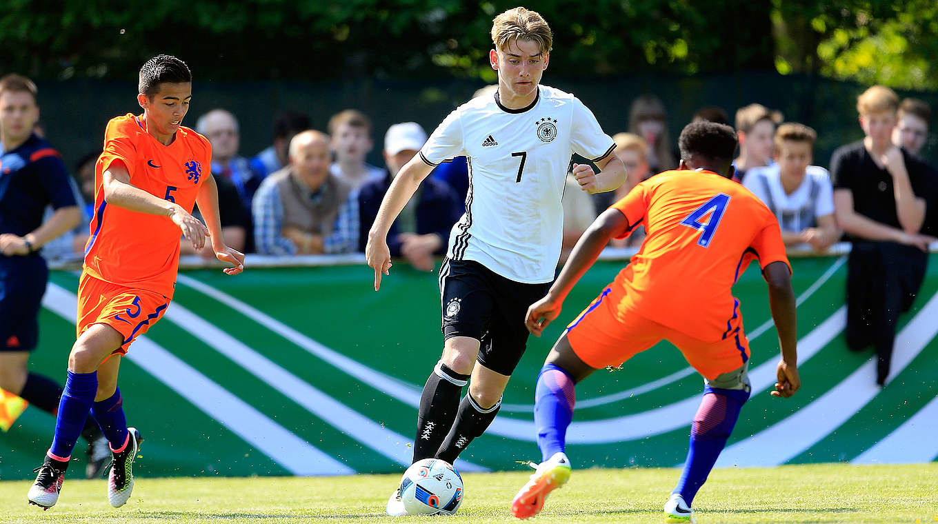 Leitet die Wende zugunsten der Wolfsburgs ein: Junioren-Nationalspieler Ole Pohlmann (Nr. 7) © 2016 Getty Images