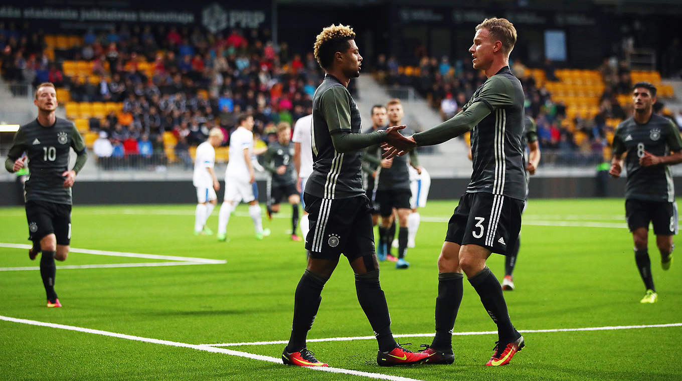 Serge Gnabry celebrates with Yannick Gerhardt after his winner © 2016 Getty Images