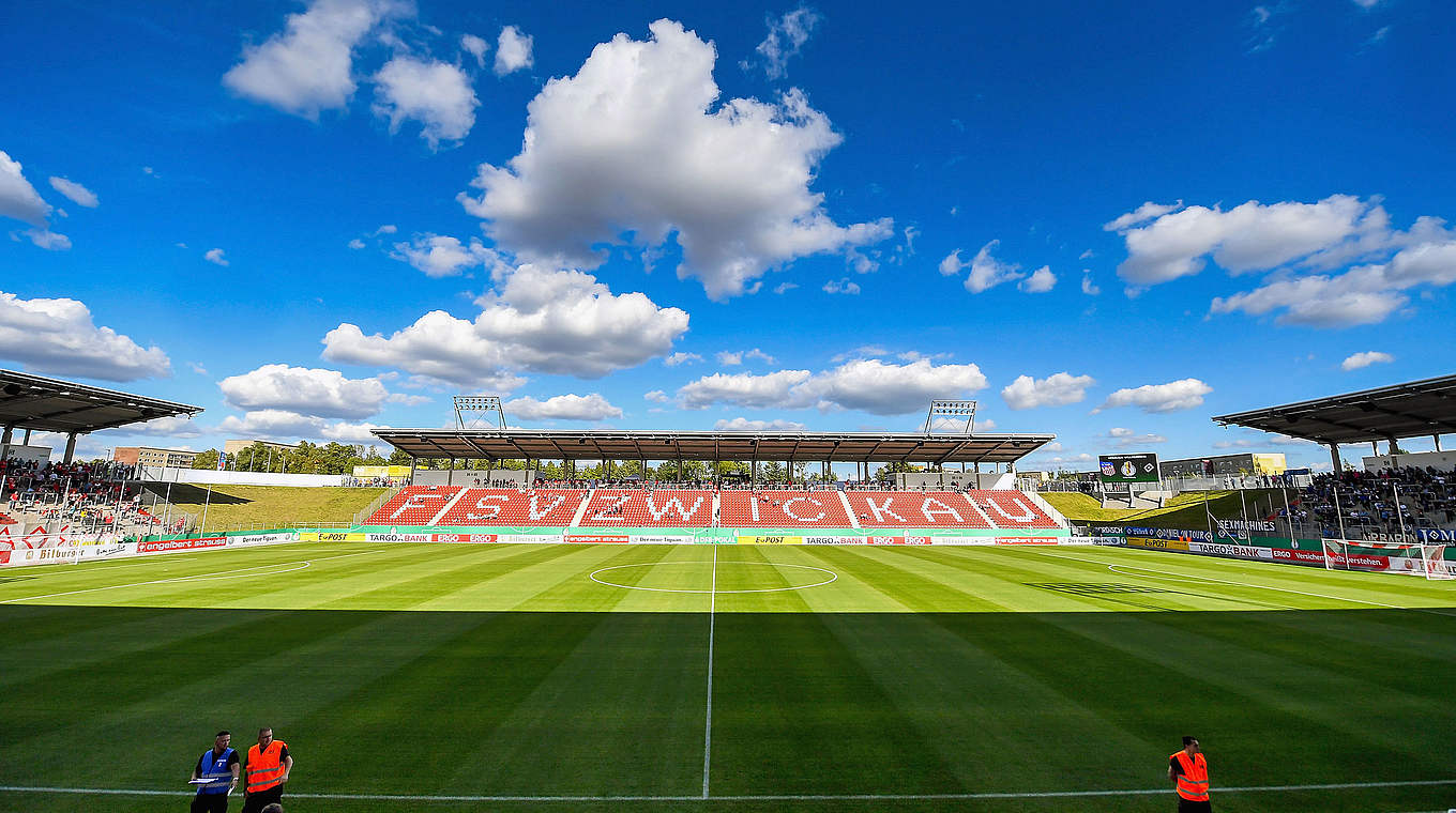 Heimspiel im neuen "Wohnzimmer": Aufsteiger FSV Zwickau trifft auf Rot-Weiß Erfurt © 2016 Getty Images