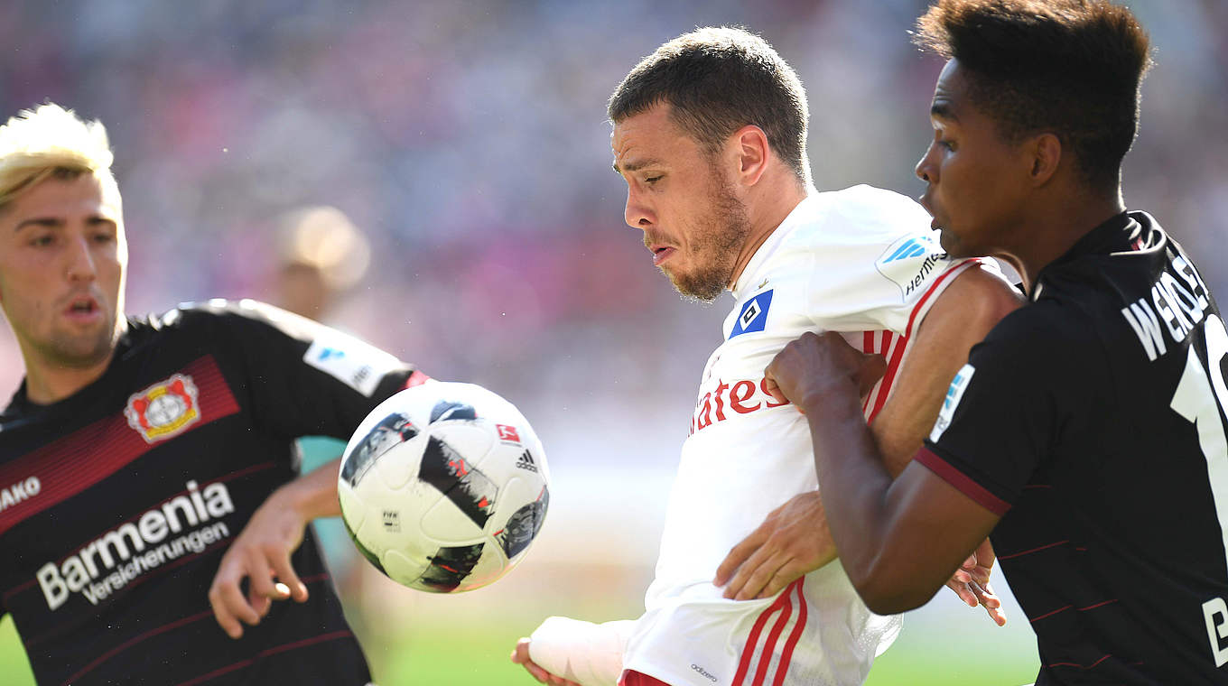 Harter Kampf in Leverkusen: Kevin Kampl, Nicolai Müller und Wendell (v.l.) © Getty Images