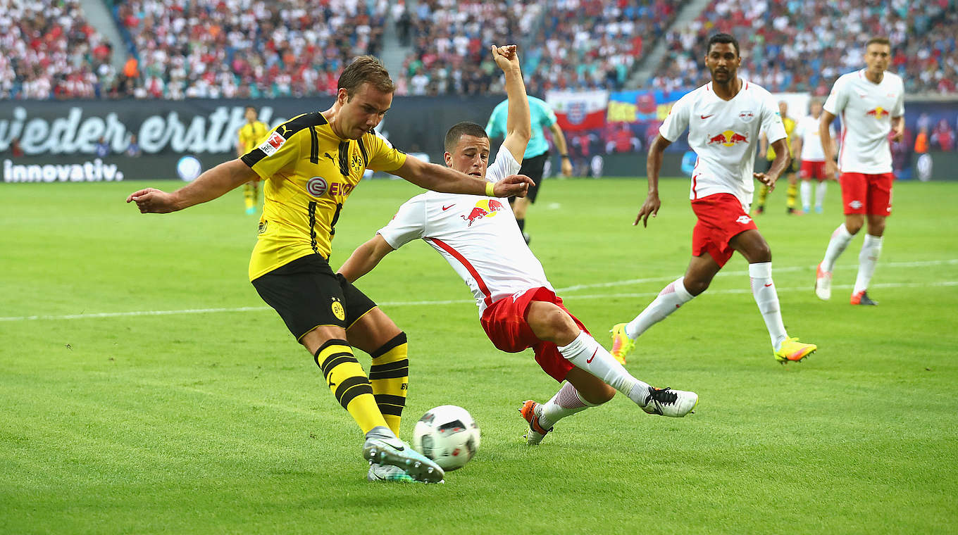 Erstes Pflichtspiel für den BVB absolviert: Weltmeister Mario Götze (l.) gegen RB Leipzig © 2016 Getty Images