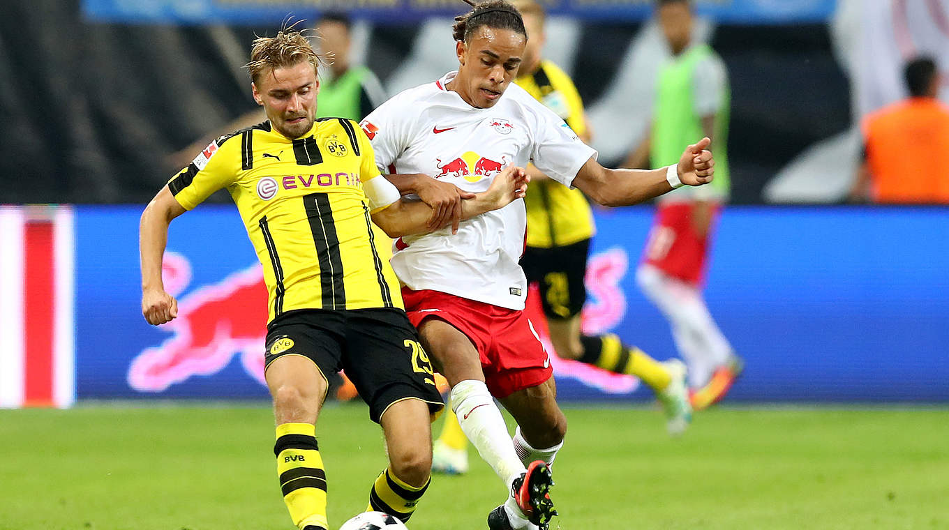 Mit seinem 200. Bundesligaspiel: Dortmunds Marcel Schmelzer (l.) © 2016 Getty Images