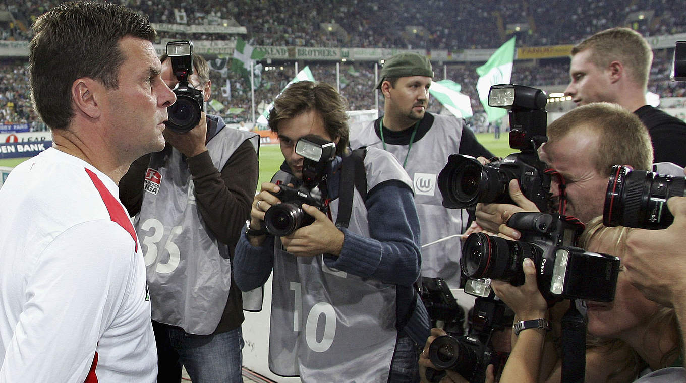 Erfolgreiches Debüt: Hannover und Neu-Coach Hecking (l.) schlagen Wolfsburg 2:1 © 2006 Getty Images