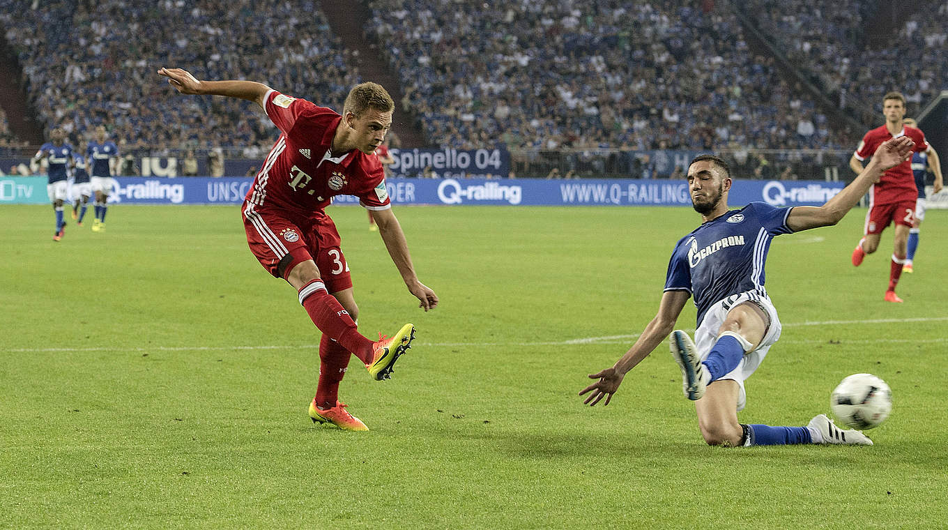 Erstes Bundesligator: Joshua Kimmich (l.) trifft für Bayern zum 2:0-Endstand auf Schalke © imago/Sven Simon