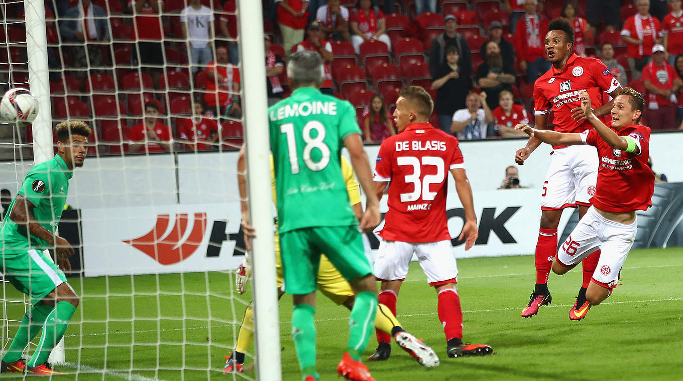Erzielt den ersten Europa-League-Treffer für Mainz 05: Kapitän Niko Bungert (Nr. 26) © 2016 Getty Images