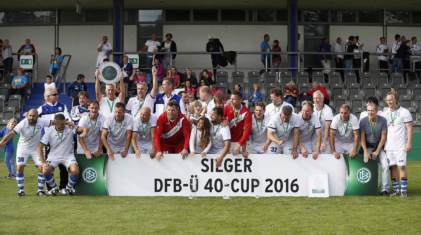 Großer Jubel beim DFB-Ü 40-Cup: "Dieser Titel bedeutet uns unheimlich viel" © 2016 Getty Images