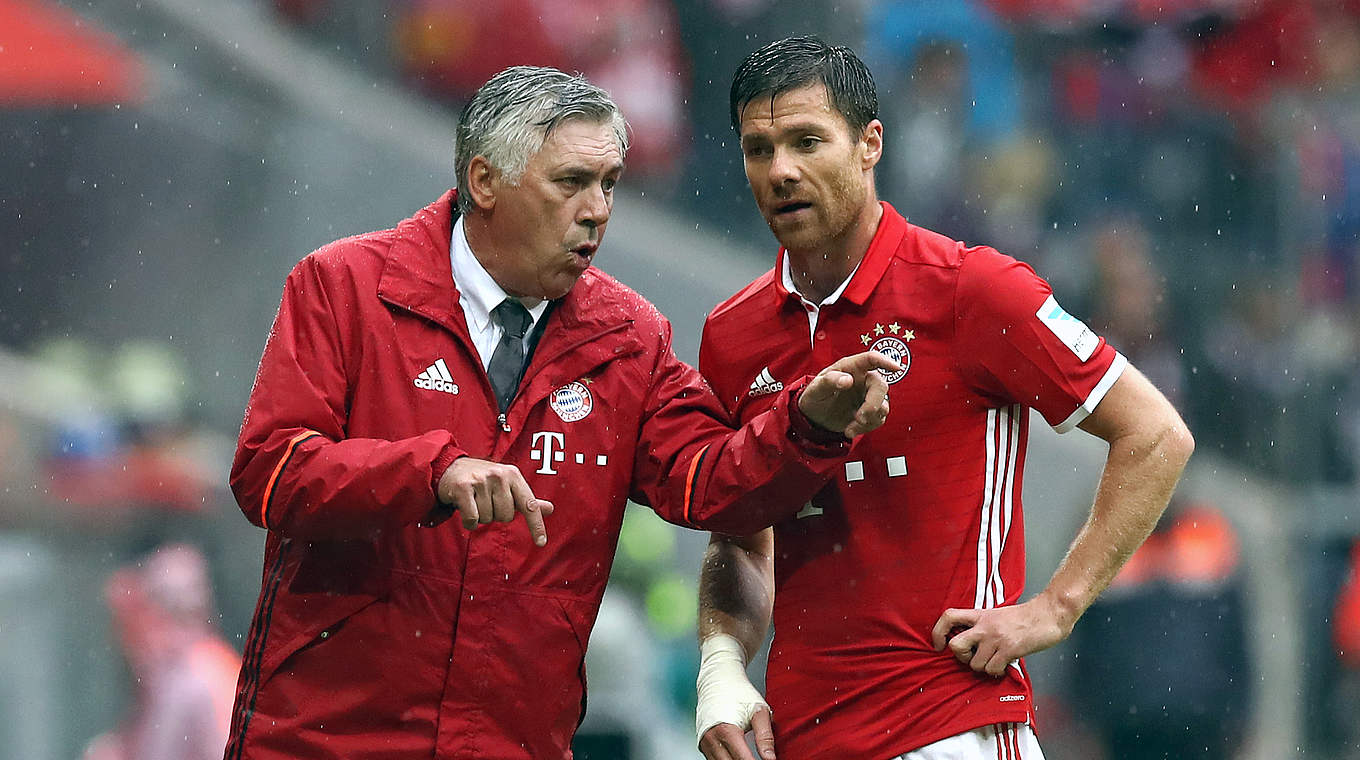 Erfolgreichster Start aller Bayern-Trainer: Carlo Ancelotti (l.) peilt den siebten Sieg an © 2016 Getty Images