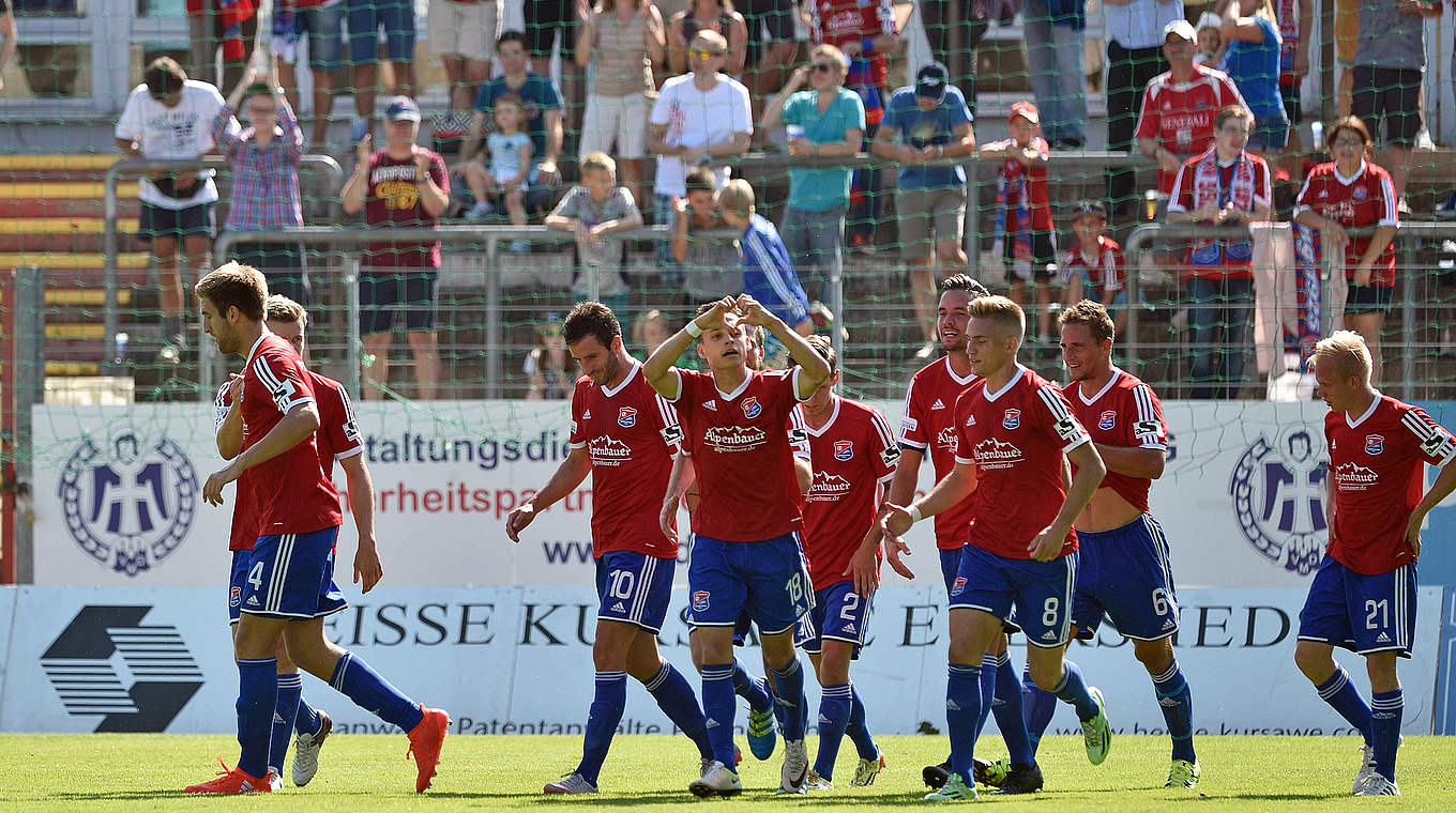 Nachholspiel: Spitzenreiter Unterhaching zu Gast bei der U 23 des FC Bayern © imago/Buthmann