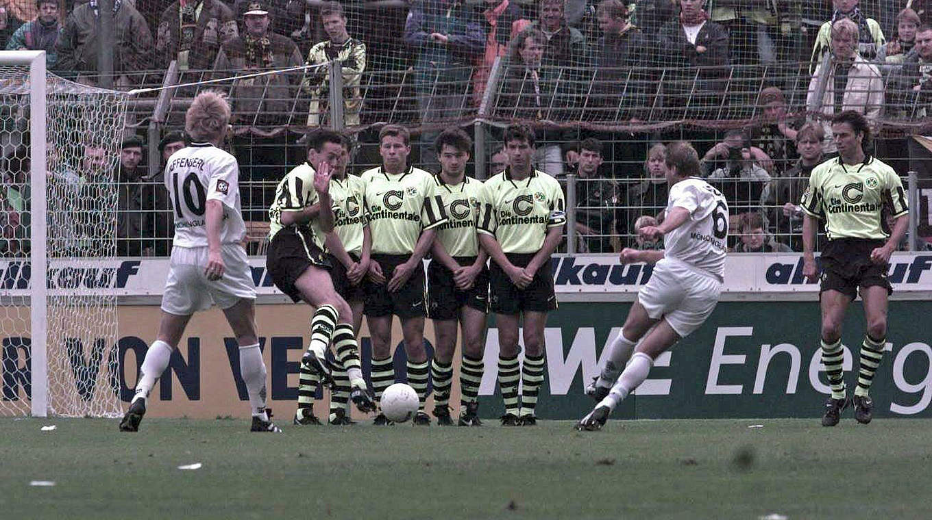 1:5 auf dem Gladbacher Bökelberg: Meister Borussia Dortmund geht 1996 böse unter © Bongarts