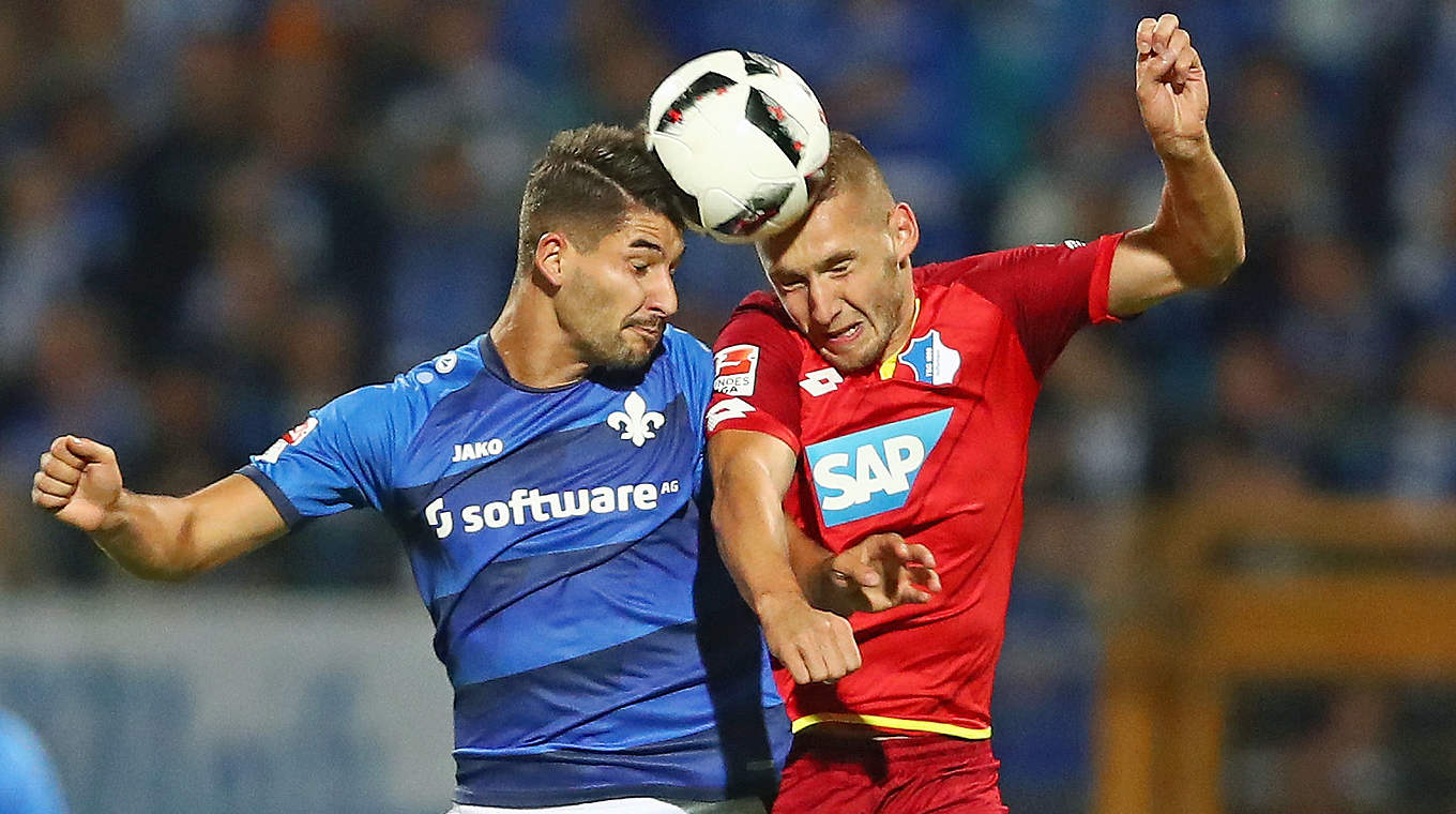 Kopfballduell: Darmstadts Antonio Colak (l.) und Pavel Kaderabek von 1899 Hoffenheim © 2016 Getty Images