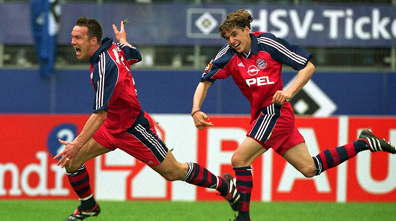 Abdrehen zum Meisterjubel: Andersson (l.) und Hargreaves nach dem 1:1 in Hamburg 2001 © imago