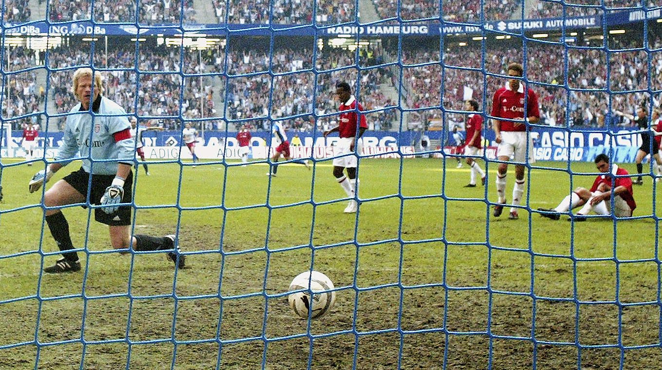 Ende einer imposanten Erfolgsserie: Kahn ist geschlagen, der HSV besiegt Bayern 2005 © 2005 Getty Images