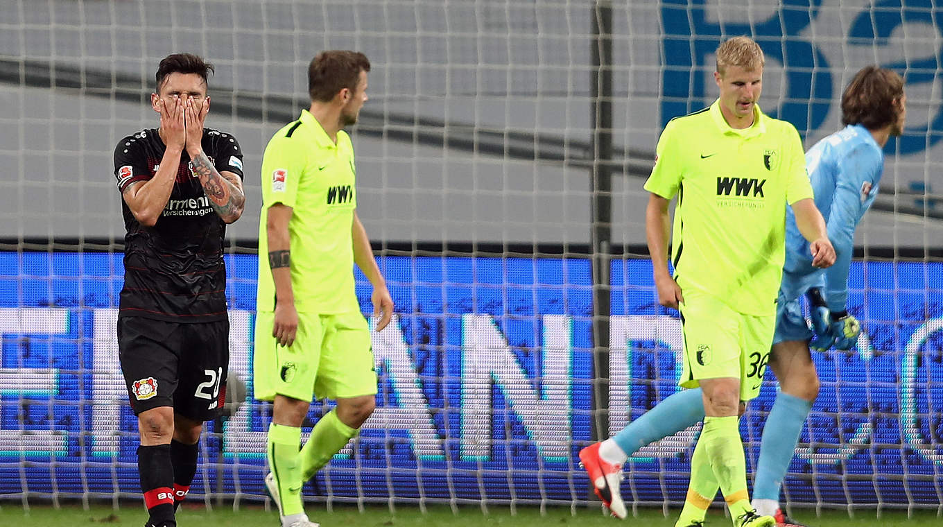 Vorbei: Charles Aranguiz (l.) vergibt Leverkusener Sieg vom Elfmeterpunkt © 2016 Getty Images