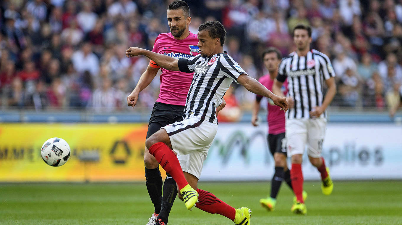 Zwei Treffer gegen Frankfurt reichen nicht zum Auswärtsdreier: Vedad Ibisevic (l.) © 2016 Getty Images