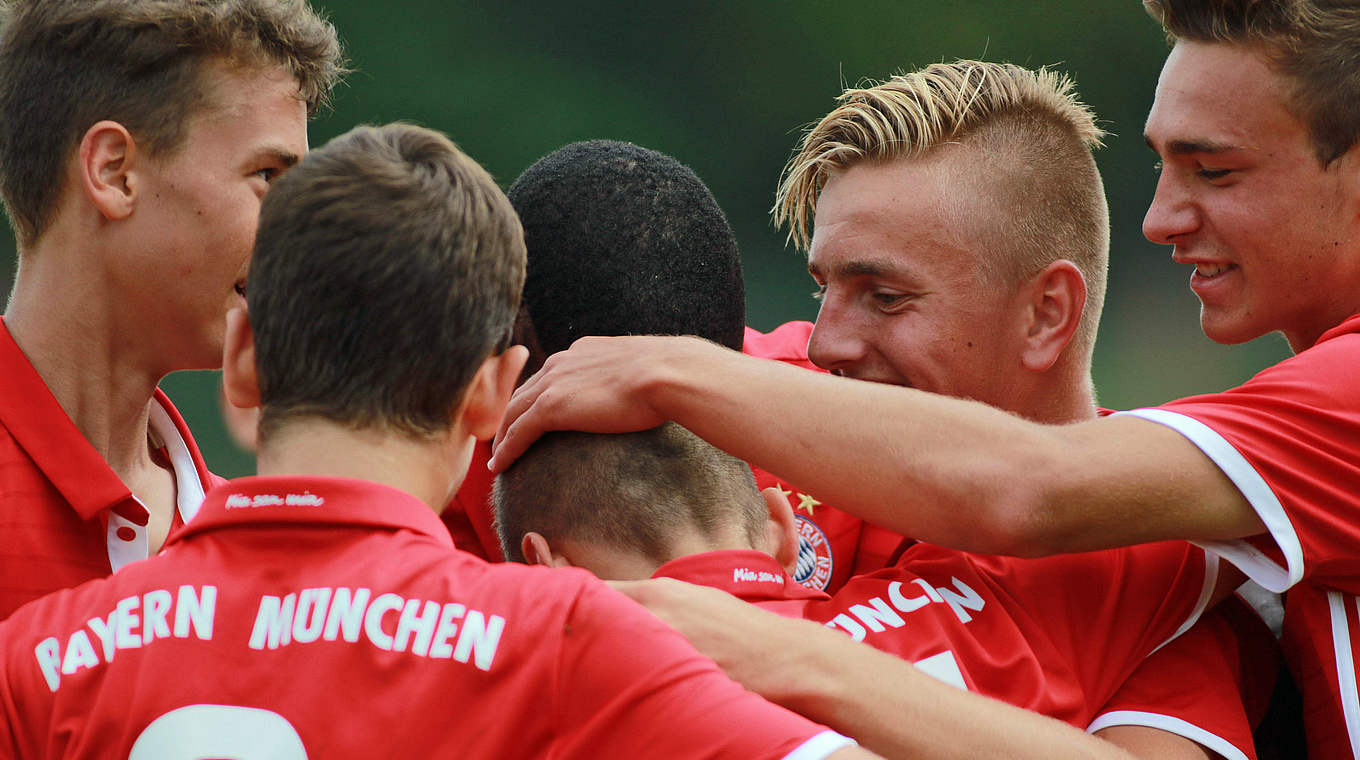 Landen Sieg im Derby gegen 1860: die B-Junioren von Bayern München © imago/Lackovic