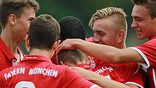 Landen Sieg im Derby gegen 1860: die B-Junioren von Bayern München © imago/Lackovic