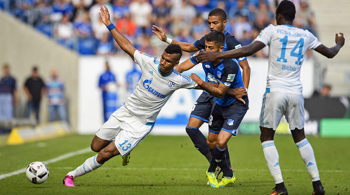 Markiert den Schalker Führungstreffer: Eric-Maxim Choupo-Moting (l.) © 2016 Getty Images