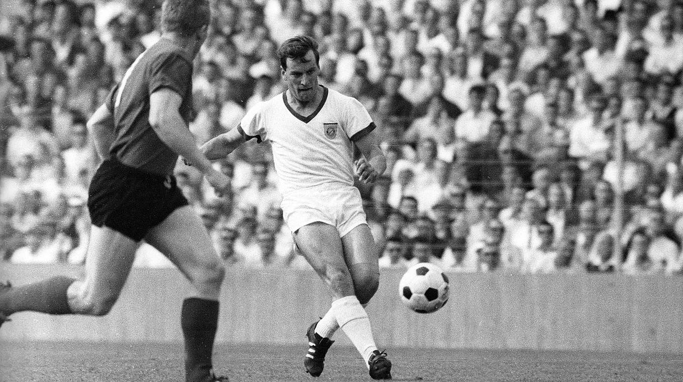 Vor 50 Jahren: Franz "Bulle" Roth (r.) erzielt erstes Europapokaltor der Bayern © imago sportfotodienst