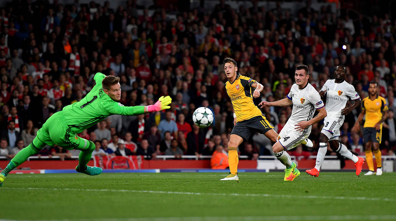 Mesut Özil came close to scoring in Arsenal's 2-0 win.  © 2016 Getty Images