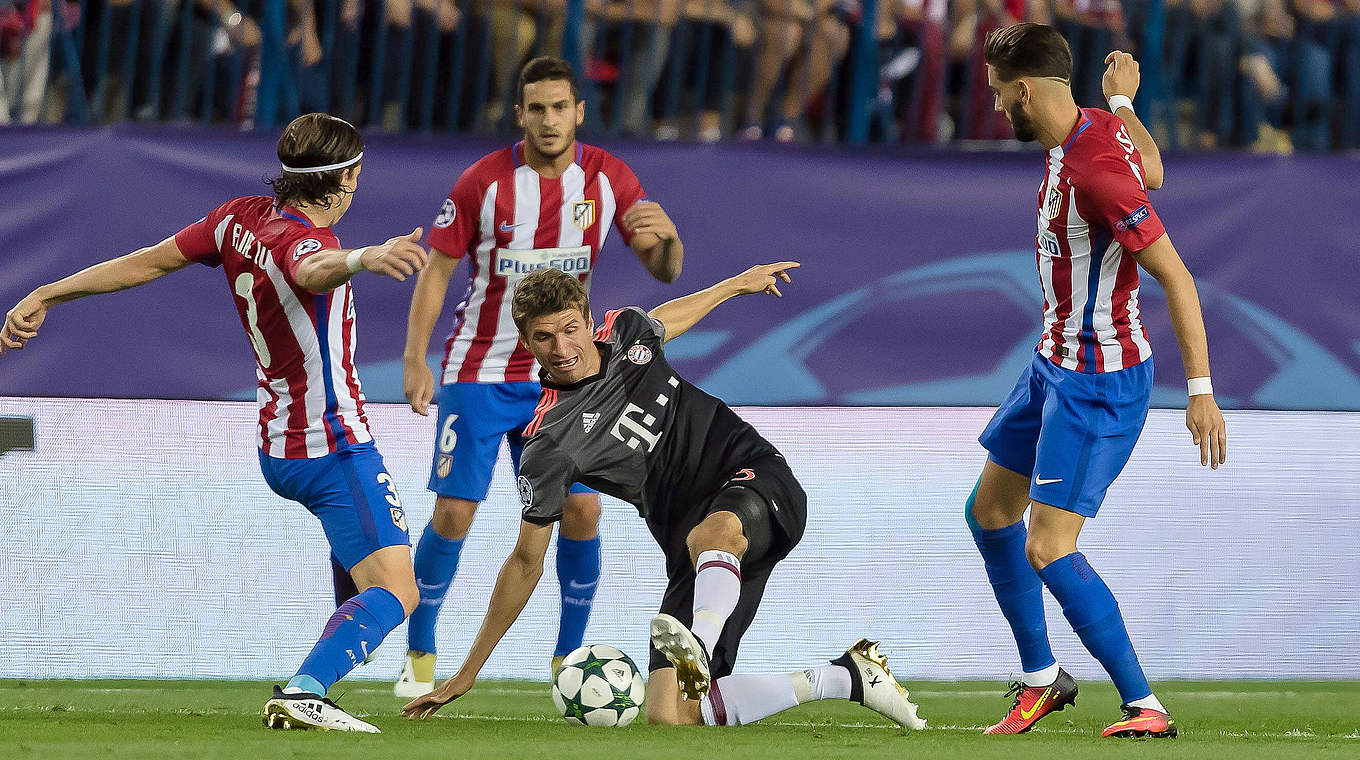 Thomas Müller (M.): "Das Atletico-Spiel ist ein Signal, dass wir dranbleiben müssen" © imago/DeFodi