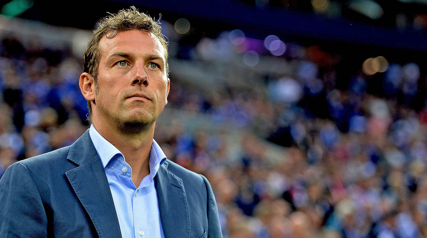 S04 manager Markus Weinzierl is pleased with the performance of his team  © 2016 Getty Images
