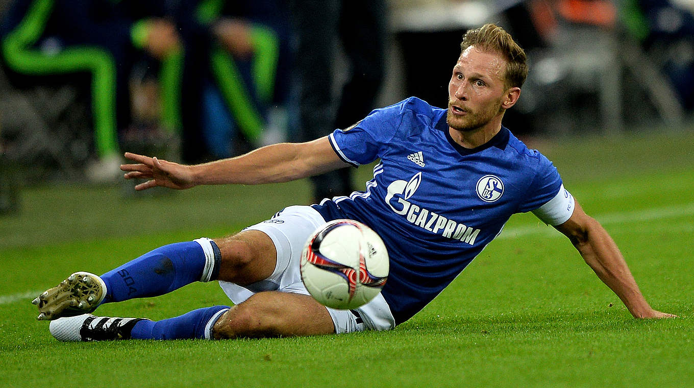 Captain Benedikt Höwedes acrobatically gave Schalke a three goal advantage. © 2016 Getty Images