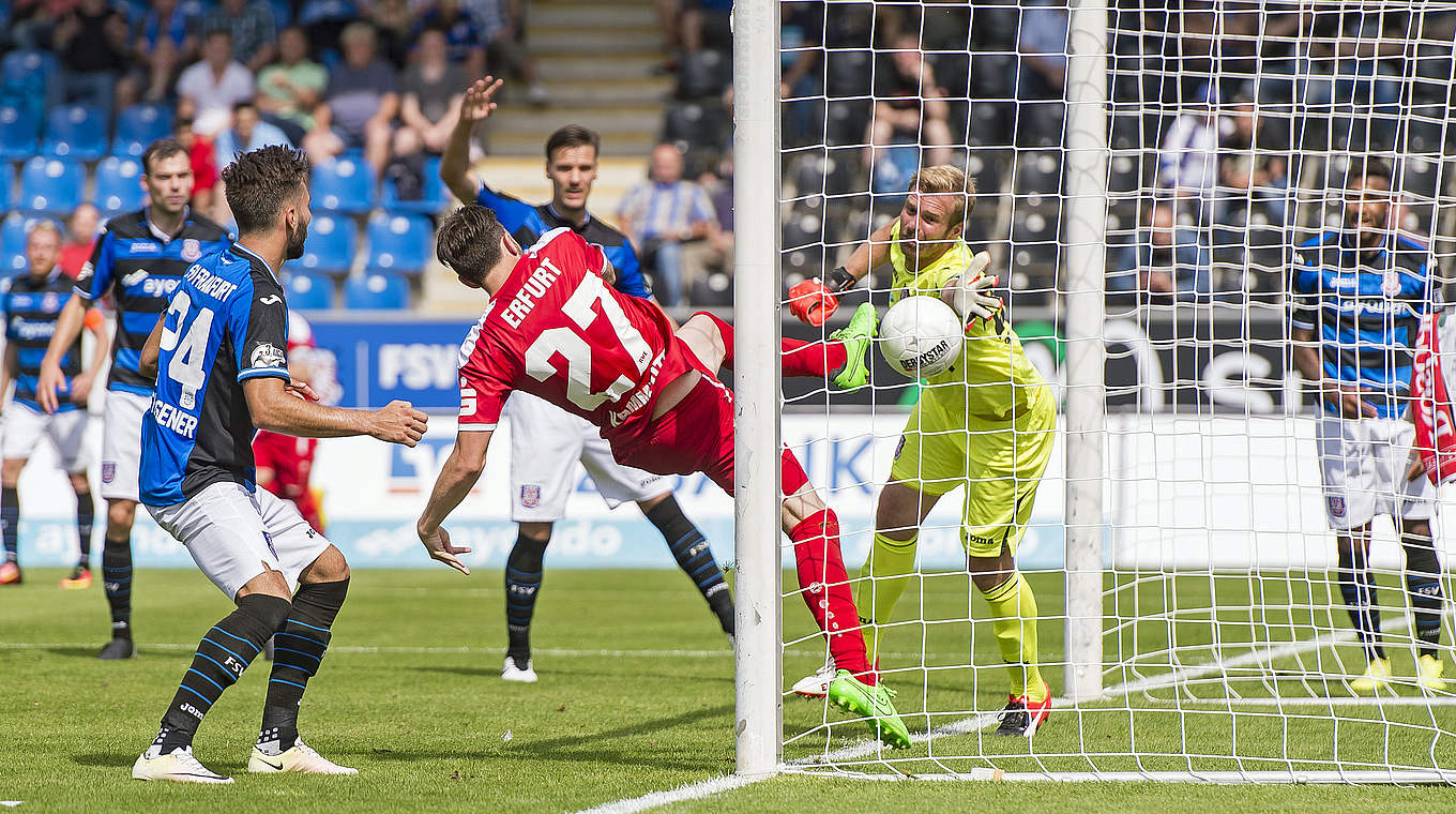 FSV-Keeper Pirson (2.v.r.): "Meine Leistung war okay, ich hatte keinen Patzer dabei" © Getty Images