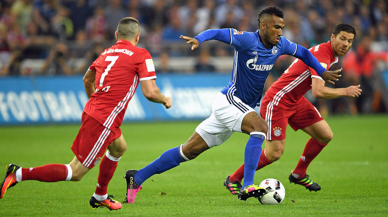 Durchgesetzt: Eric Maxim Choupo-Moting (M.) entkommt zwei Münchnern © Getty Images