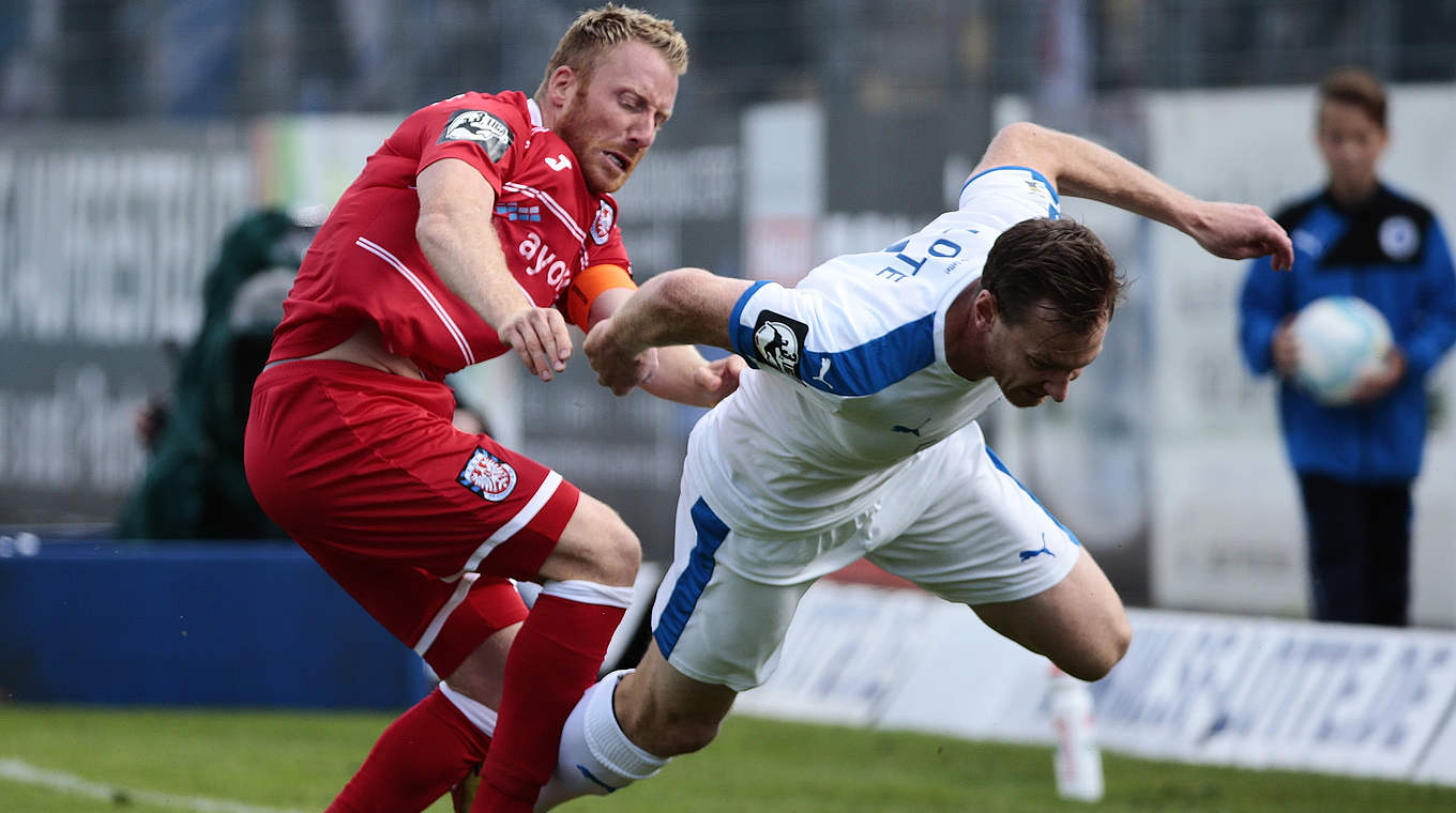 Gestolpert: Lotte verliert gegen den FSV Frankfurt mit Patrick Ochs (l.)  © 2016 Getty Images