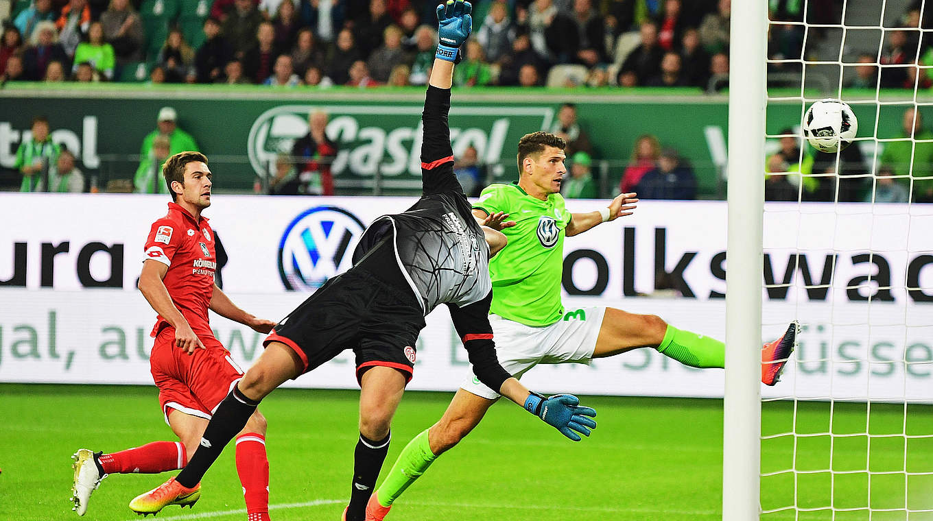 Germany international Mario Gomez is still without a goal in five matches for VfL Wolfsburg  © 2016 Getty Images