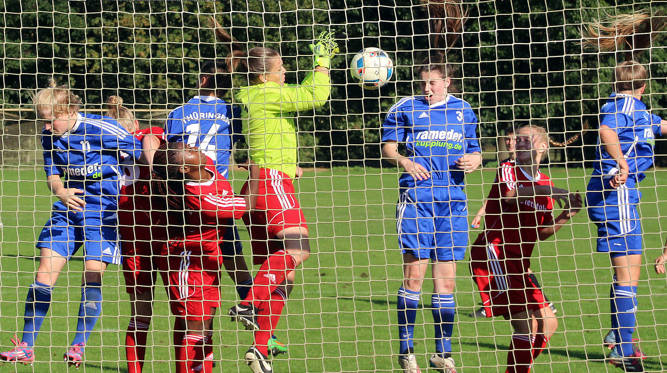 Enges Match mit Sieger: Südbaden (rot) setzt sich 1:0 gegen Thüringen durch © Rüdiger Zinsel