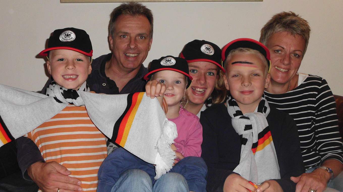 Familien-Bande: Die Heinemeyers in Länderspiel-Stimmung. © Privat
