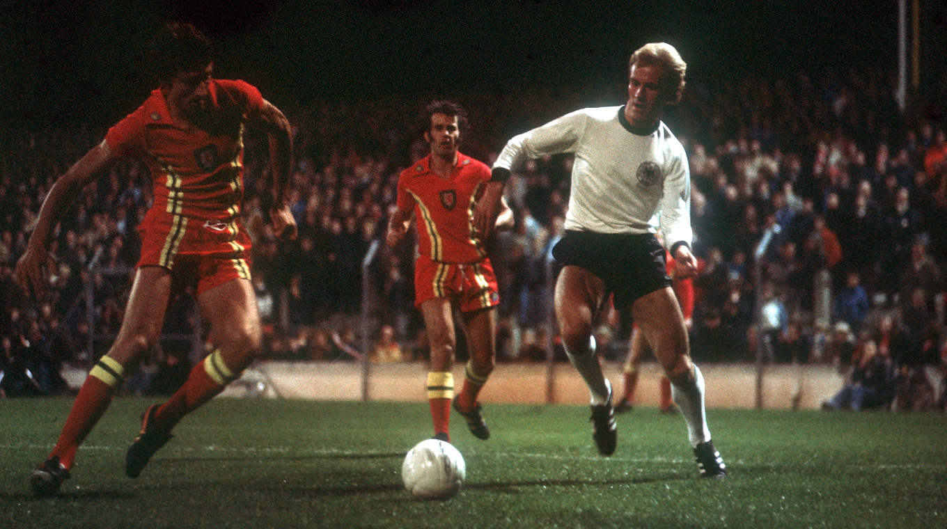 Debüt in der Nationalmannschaft in Cardiff gegen Wales: Karl-Heinz Rummenigge 1976 © imago/Horstmüller