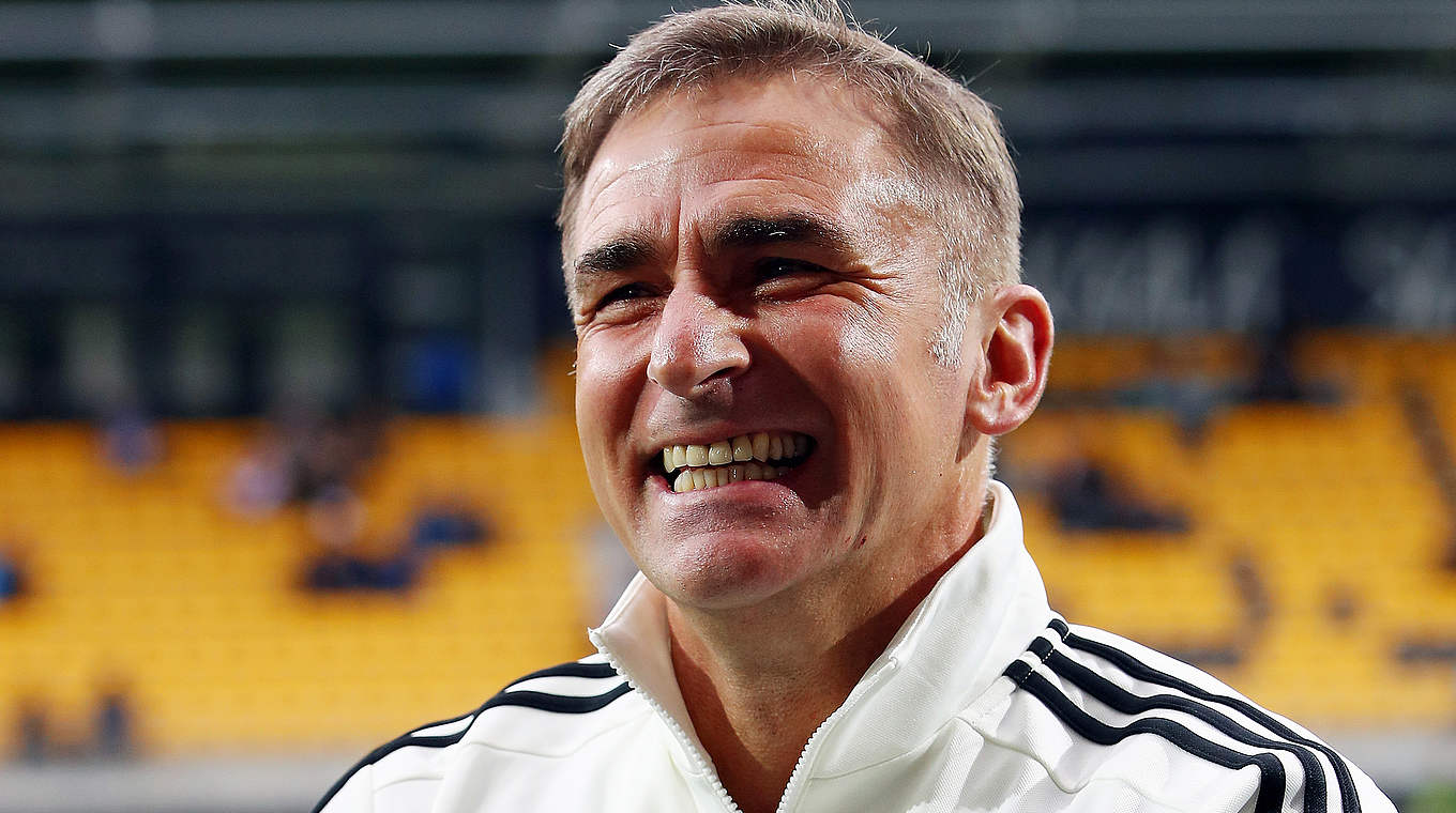 Hat gut lachen: DFB-Trainer Stefan Kuntz will auch den dritten Sieg im dritten Spiel © 2016 Getty Images
