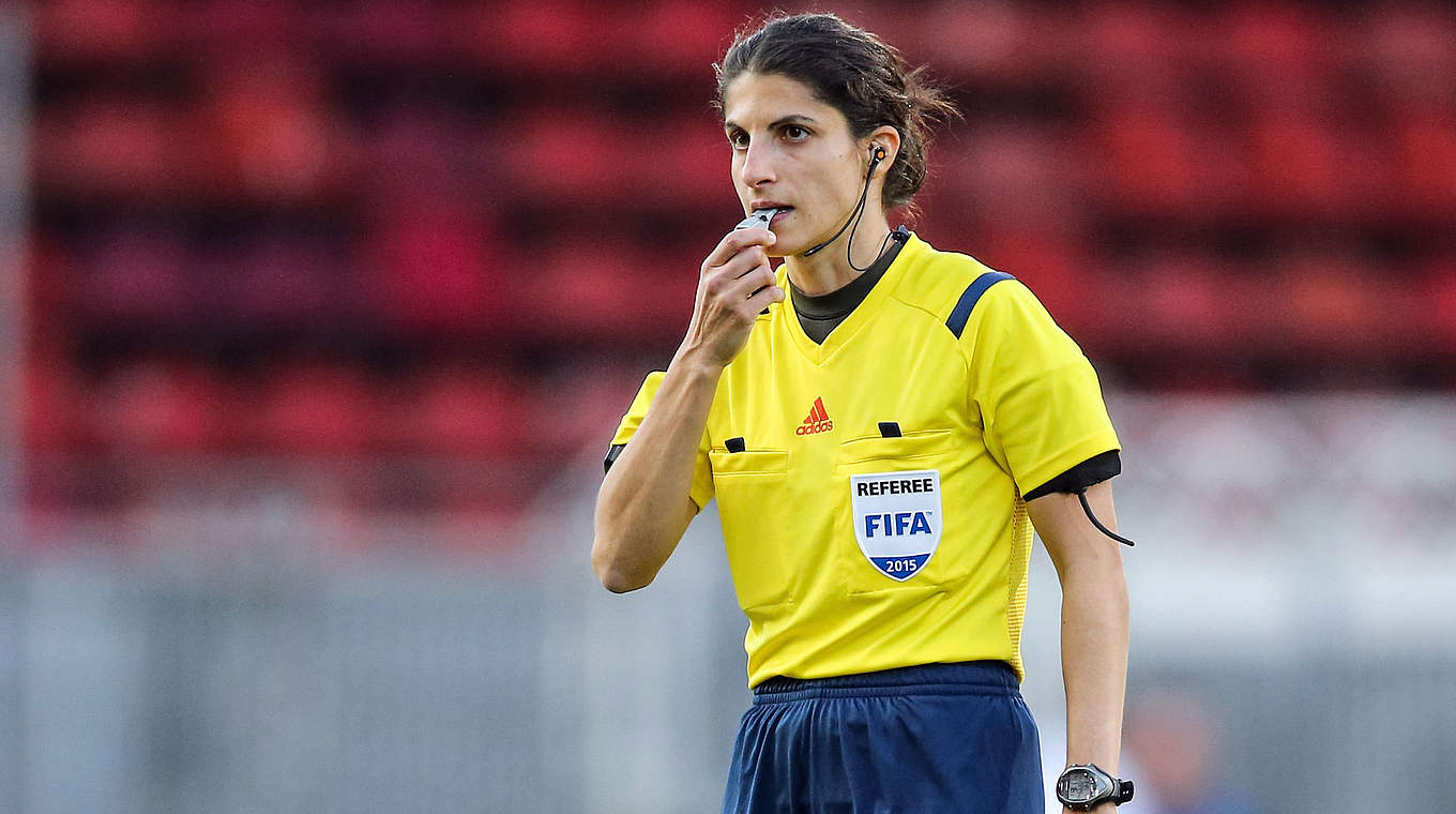 Eine von 16 Schiedsrichterinnen bei der U 20-WM der Frauen: DFB-Referee Riem Hussein © 2015 Getty Images