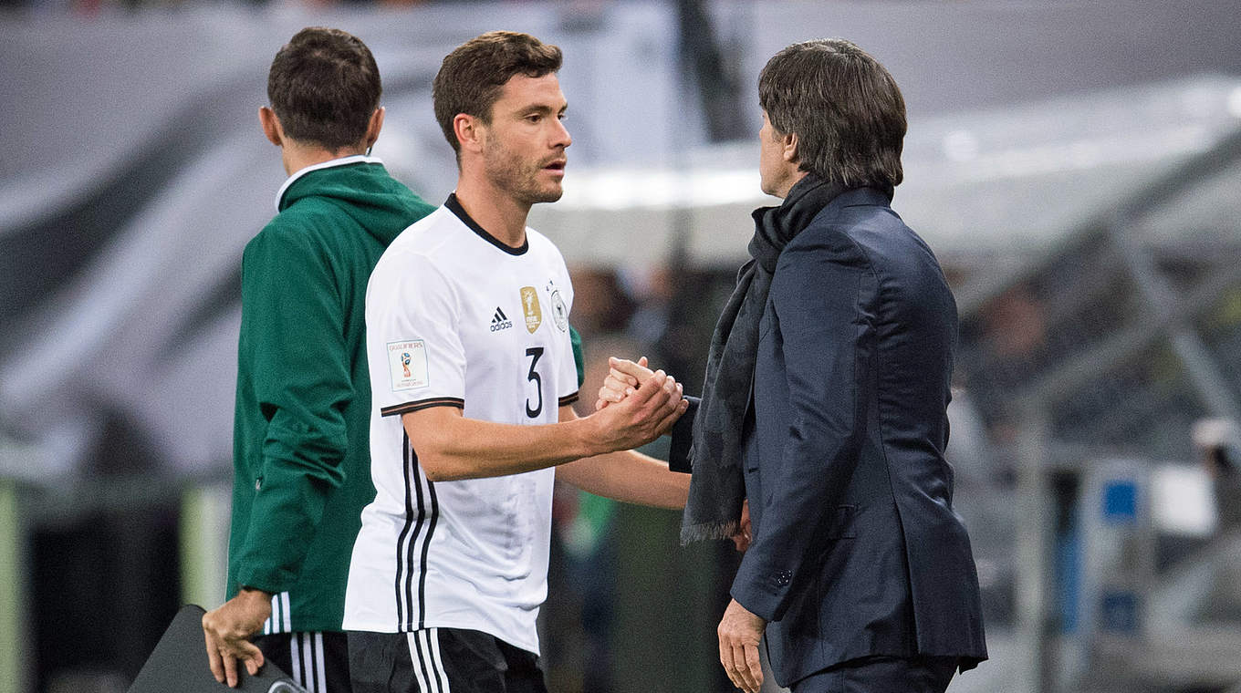 Löw on Hector's substitution: "Muscular problem - it was a precautionary measure"  © GES/Markus Gilliar
