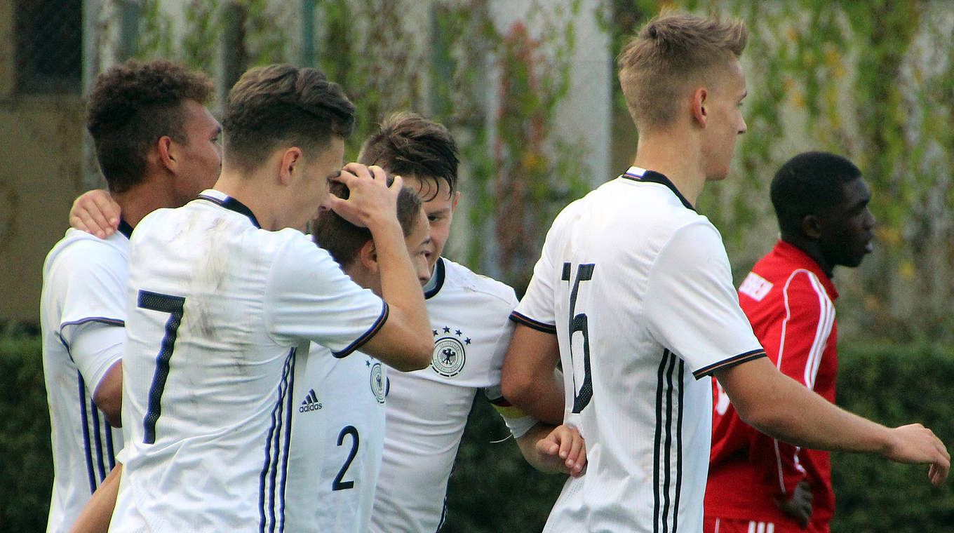 Freude bei der U 19-Auswahl des DFB: 2:0 gegen den Gastgeber Niederrhein © Rüdiger Zinsel
