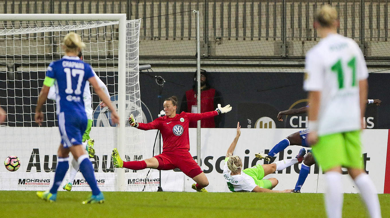 Germany international Schult concedes a goal against Chelsea FC Ladies  © Jan Kuppert