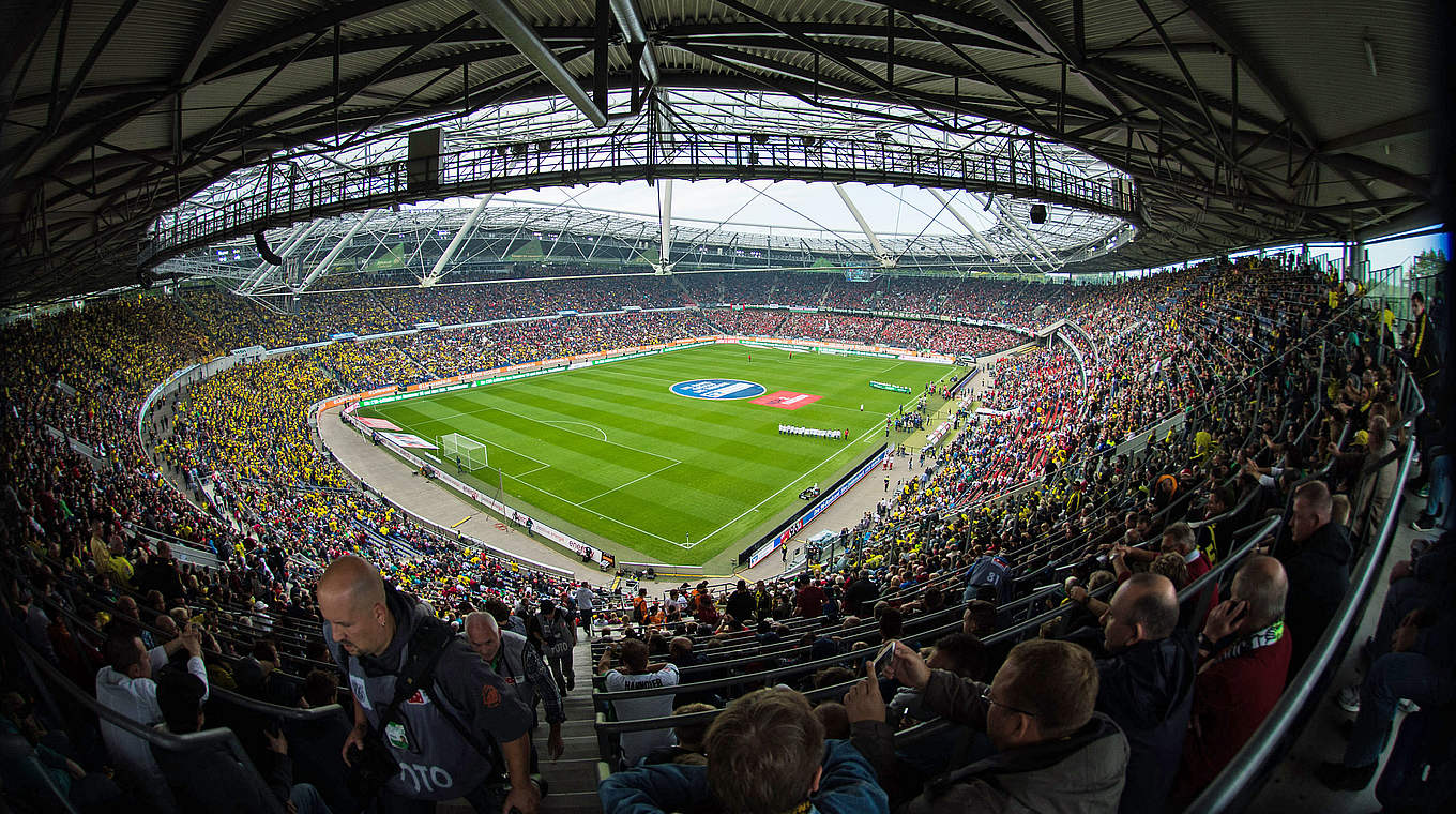 Hannover 96: HDI-Arena (49.200 Plätze) © 2015 Getty Images