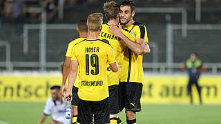 Macht Boden auf den Spitzenreiter gut: die U 23 von Borussia Dortmund © imago/Thomas Bielefeld