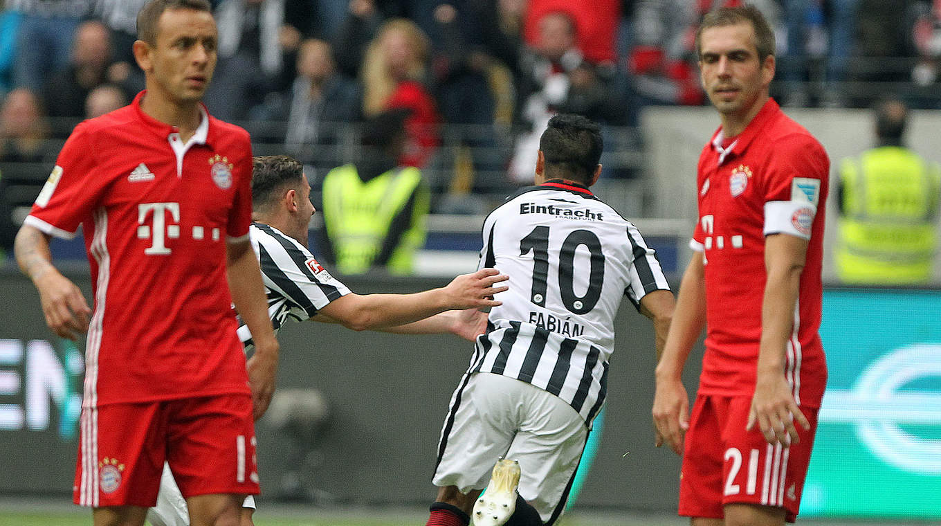 Frankfurt celebrate their second equaliser against champions Bayern.  © AFP/Getty Images
