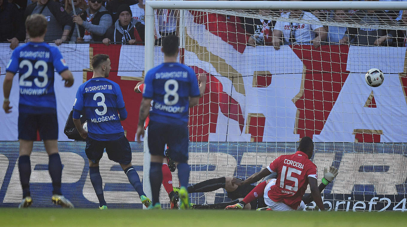 Pablo de Blasis put Mainz in the lead just five minutes into the match  © 2016 Getty Images