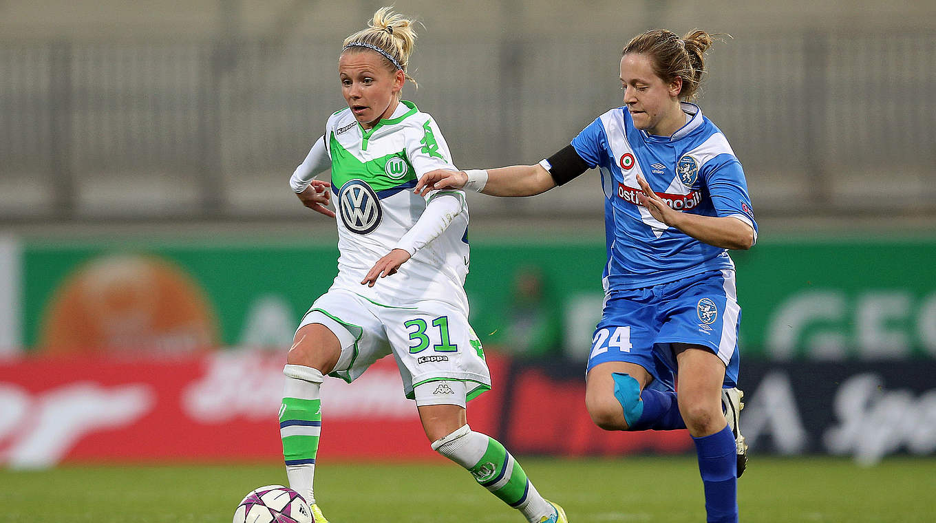 In the senior squad for the first time, VfL Wolfsburg's Julia Simic (left). © Getty Images