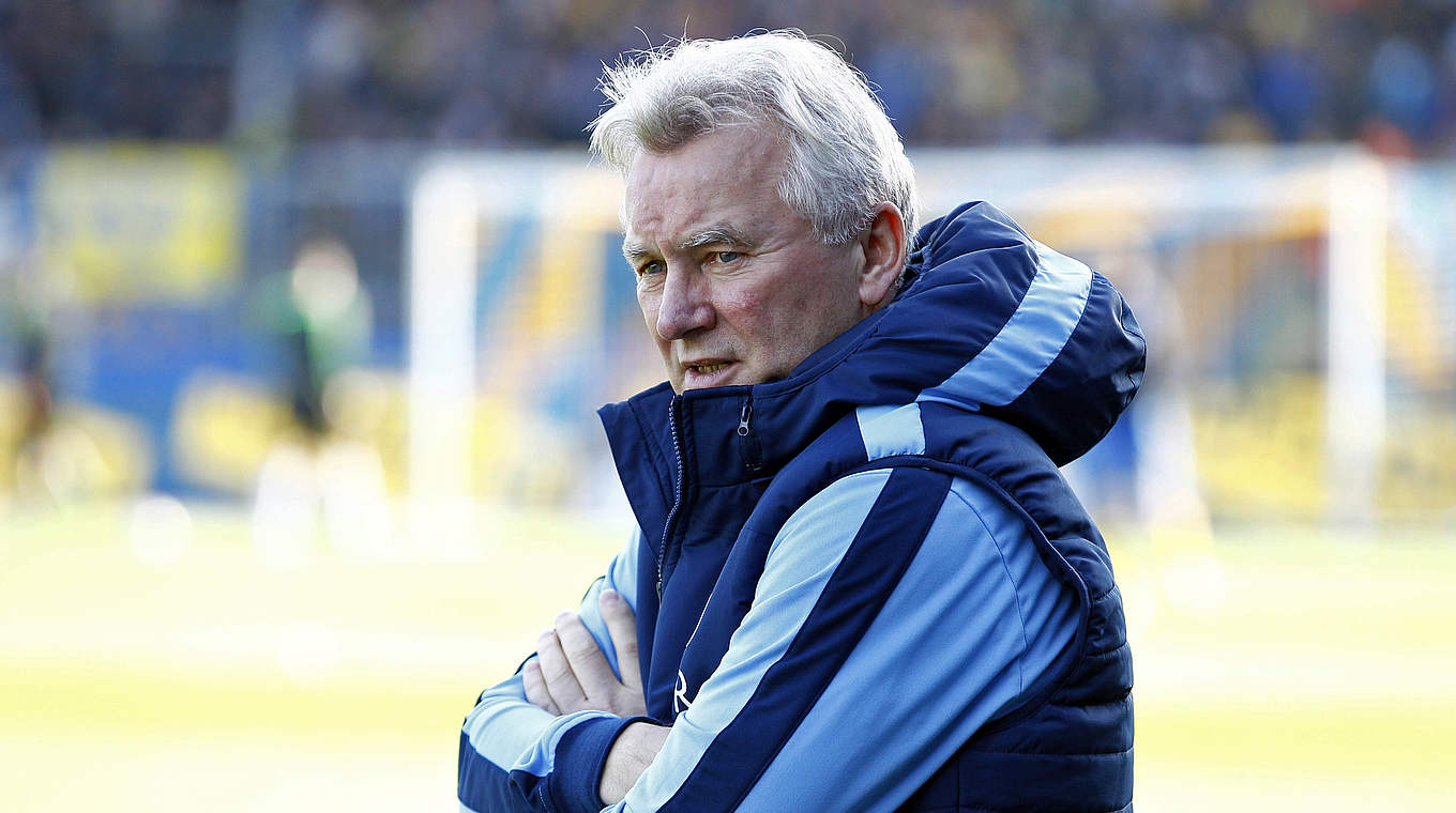 Erstmals als Preußen-Trainer vor heimischen Rängen: Benno Möhlmann © 2015 Getty Images