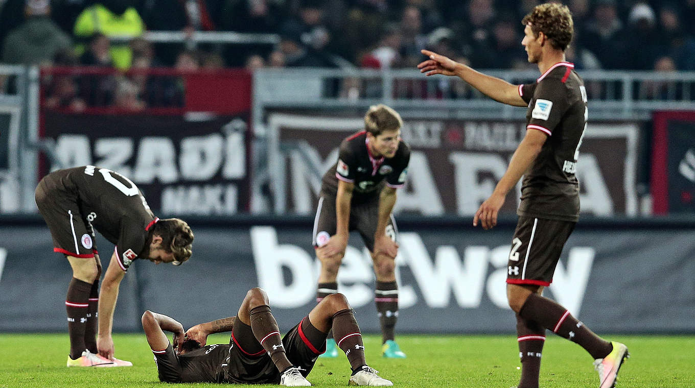 In der Liga in der Krise: St. Paulis Spieler hoffen auf ein Pokalwunder © 2016 Getty Images