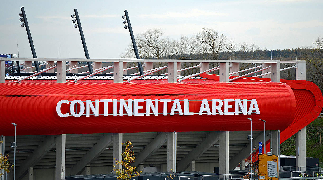Premiere in Regensburg: Erstmals spielen die DFB-Frauen in der Continental Arena © 2015 Getty Images