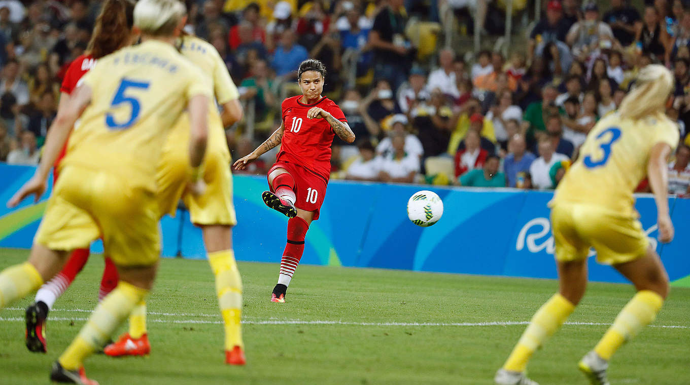 Perfekte Schusstechnik: Marozsáns Treffer gegen Schweden ebnet den Weg zu Gold © AFP/Getty Images